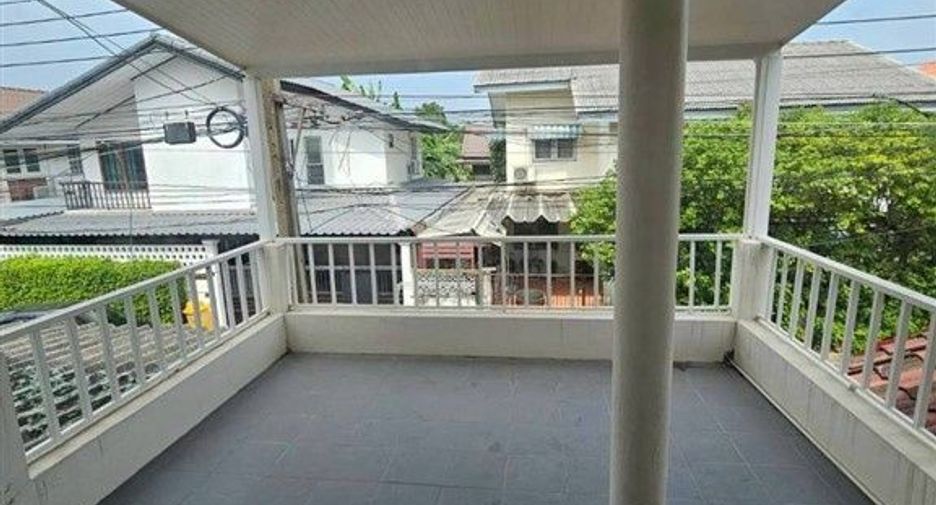 Casa adosada en venta de 2 habitaciones en Khan Na Yao, Bangkok