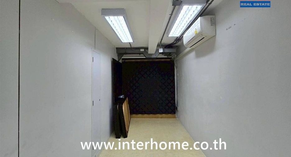 For rent and for sale retail Space in Saphan Sung, Bangkok