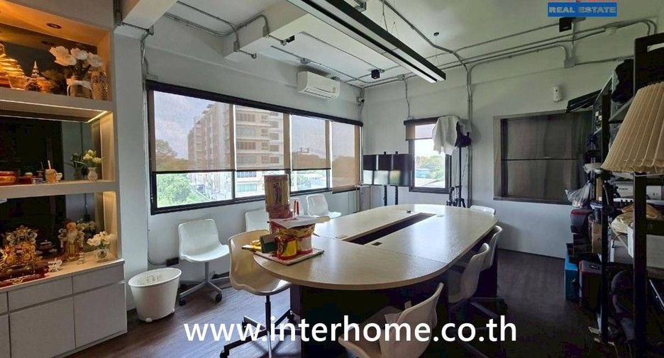 For rent and for sale retail Space in Saphan Sung, Bangkok