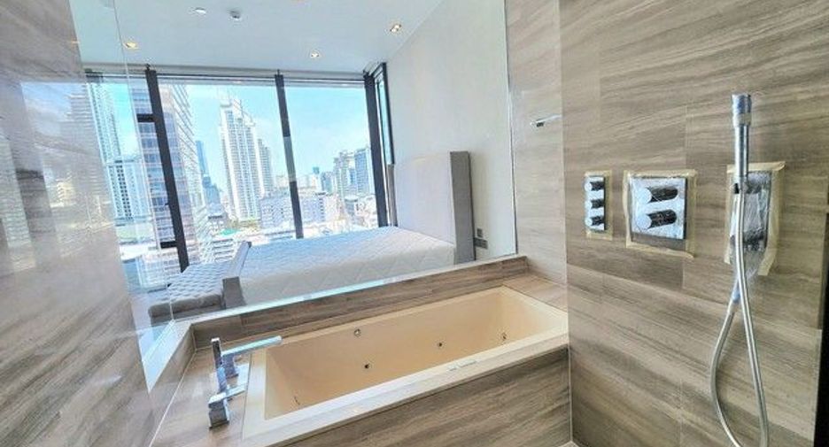 For rent 3 bedrooms condo in Khlong Toei, Bangkok