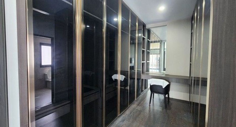 For rent 4 bedrooms house in Bang Khun Thian, Bangkok