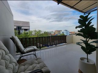 Casa en alquiler de 4 habitaciones en Suan Luang, Bangkok