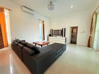 À louer et à vendre 3 chambres villa à Bang Lamung, Chonburi