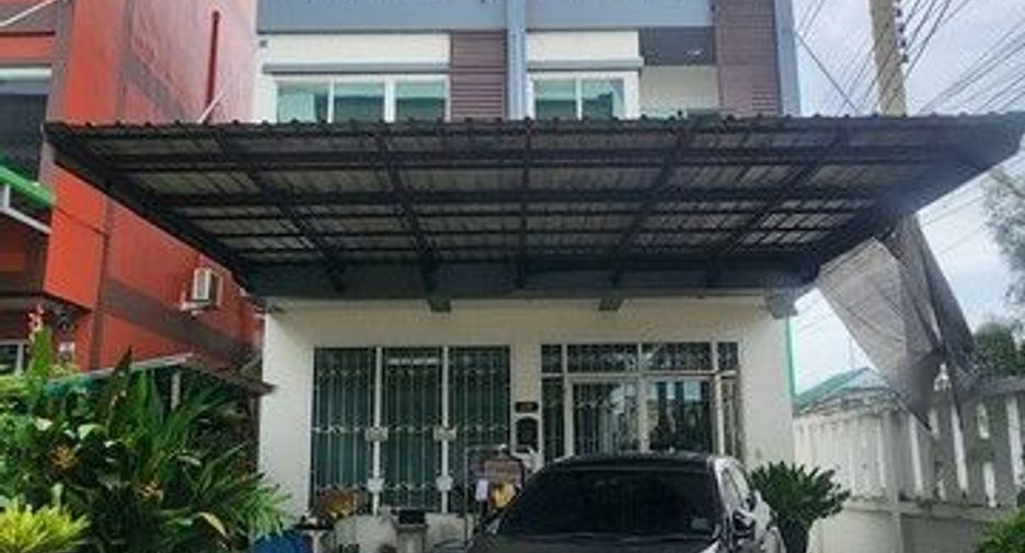 For sale 4 bedrooms townhouse in Phasi Charoen, Bangkok