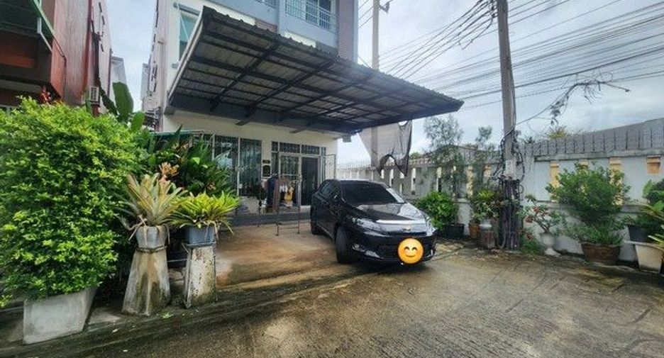 For sale 4 bedrooms townhouse in Phasi Charoen, Bangkok