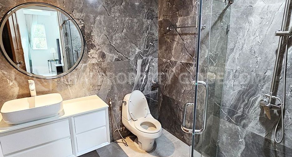 For rent 5 bedrooms house in Pak Kret, Nonthaburi