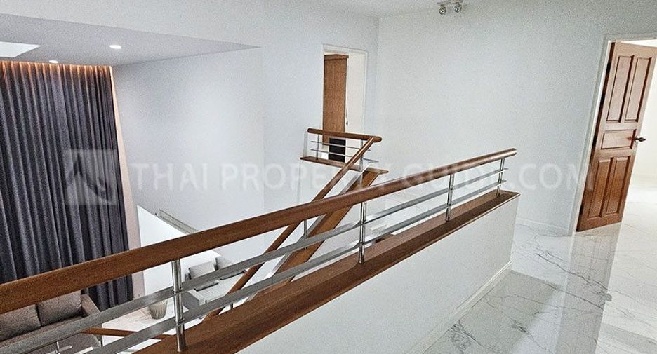For rent 5 bedrooms house in Pak Kret, Nonthaburi