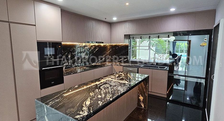 For rent 5 bedrooms house in Pak Kret, Nonthaburi