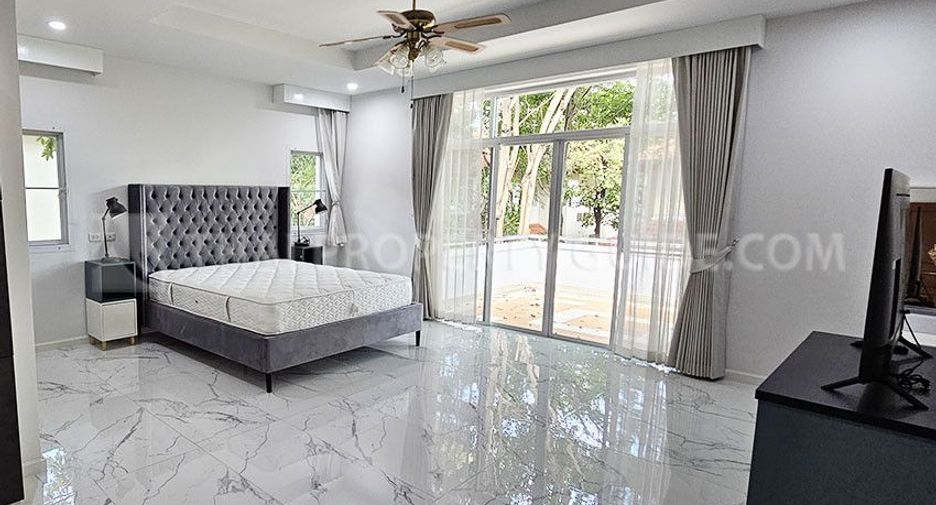 For rent 5 bedrooms house in Pak Kret, Nonthaburi