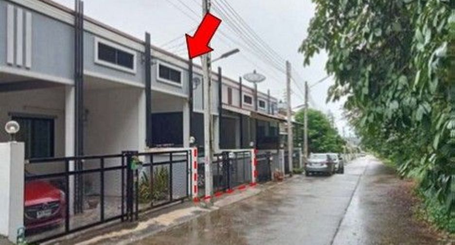 À vendre 1 chambre maison de ville à Ban Khai, Rayong