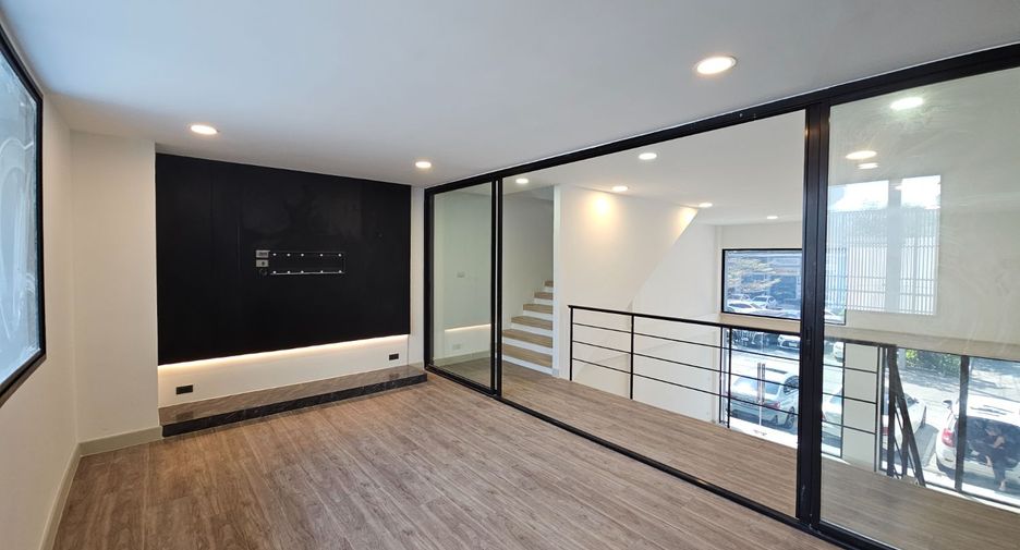 For rent 1 bed townhouse in Bueng Kum, Bangkok