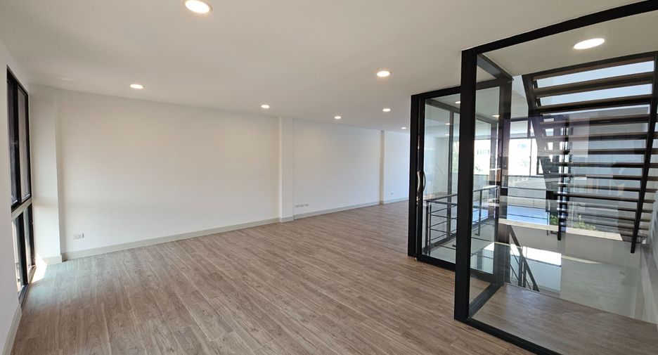 For rent 1 bed townhouse in Bueng Kum, Bangkok