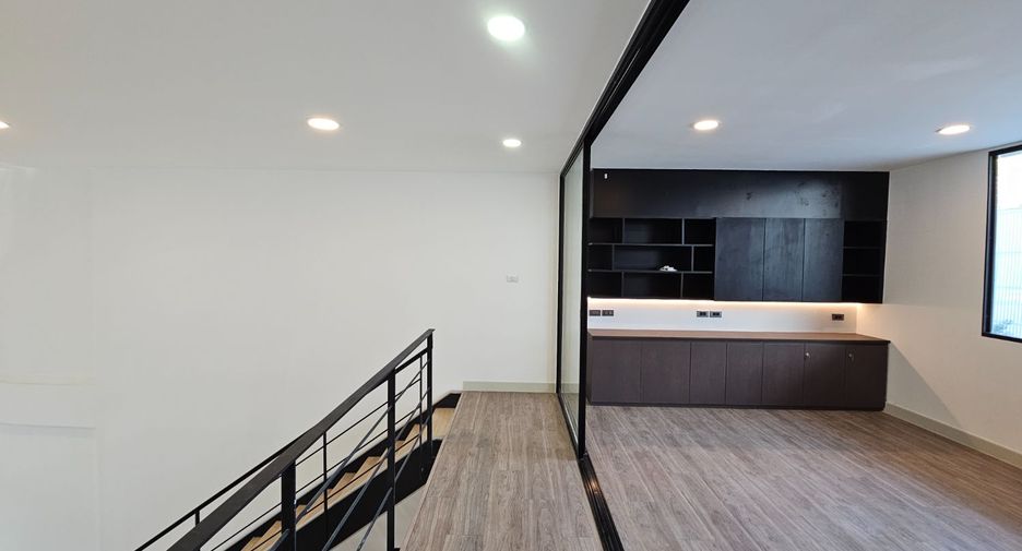 For rent 1 bed townhouse in Bueng Kum, Bangkok