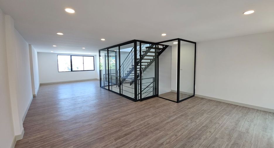 For rent 1 bed townhouse in Bueng Kum, Bangkok