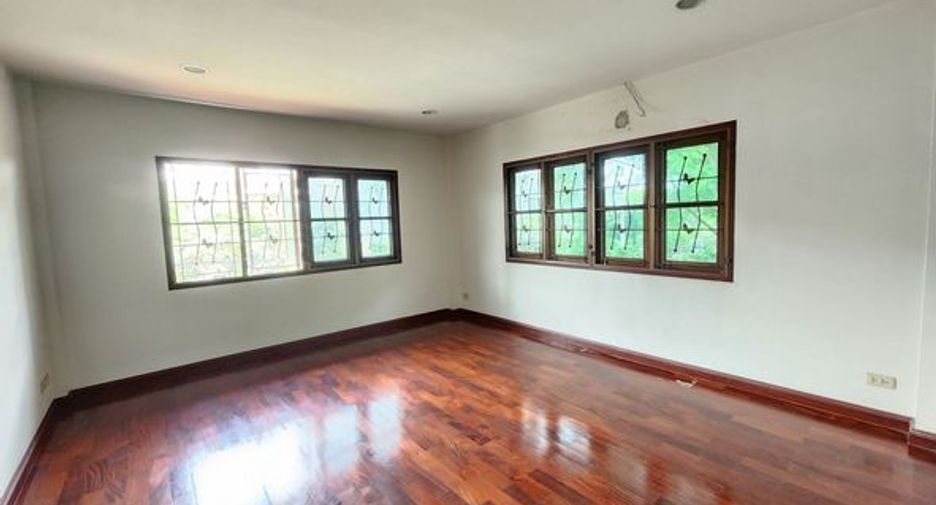 For sale 5 bedrooms house in Bang Bua Thong, Nonthaburi