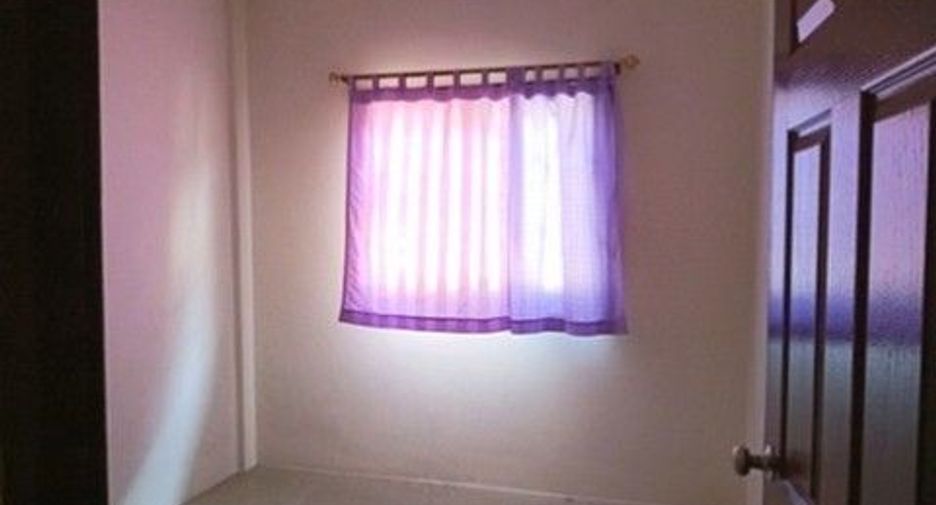 À vendre 1 chambre maison de ville à Ban Khai, Rayong