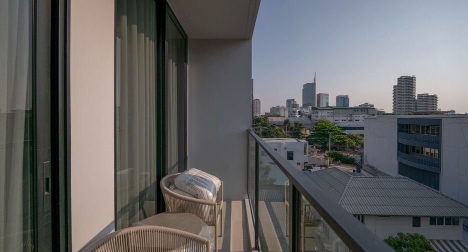 For rent 3 bedrooms condo in Khlong Toei, Bangkok