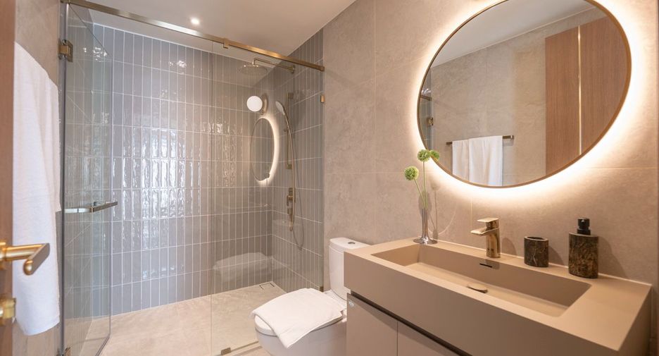 For rent 3 bedrooms condo in Khlong Toei, Bangkok