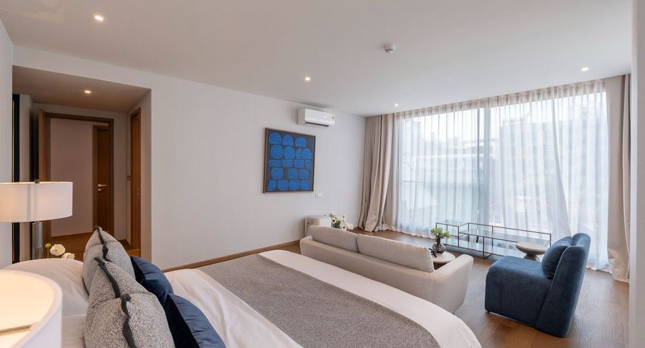 For rent 3 bedrooms condo in Khlong Toei, Bangkok