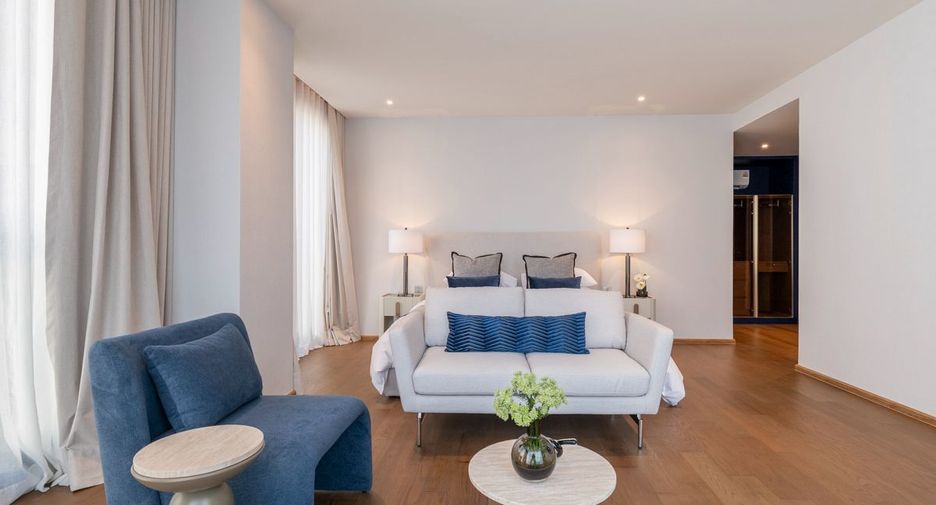 For rent 3 bedrooms condo in Khlong Toei, Bangkok