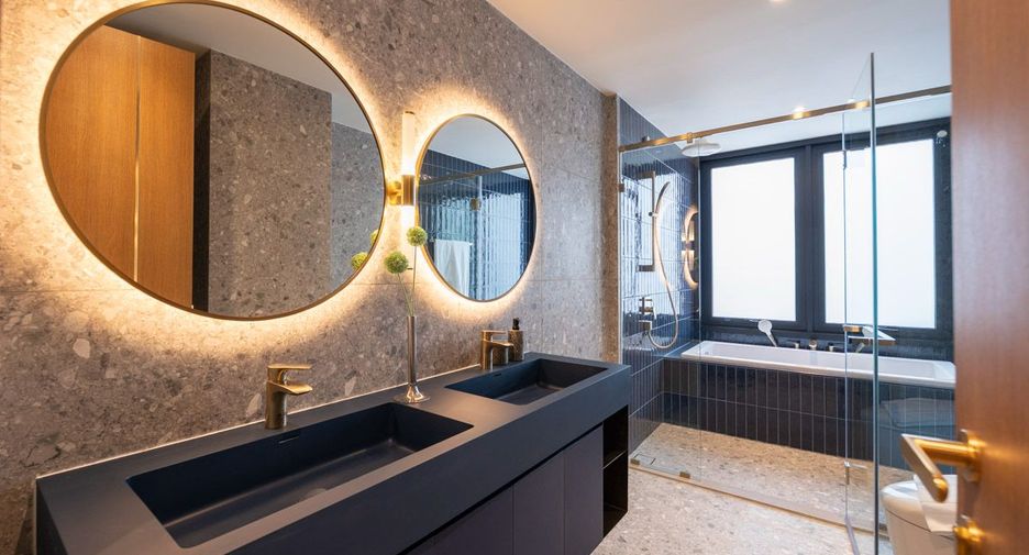 For rent 3 bedrooms condo in Khlong Toei, Bangkok