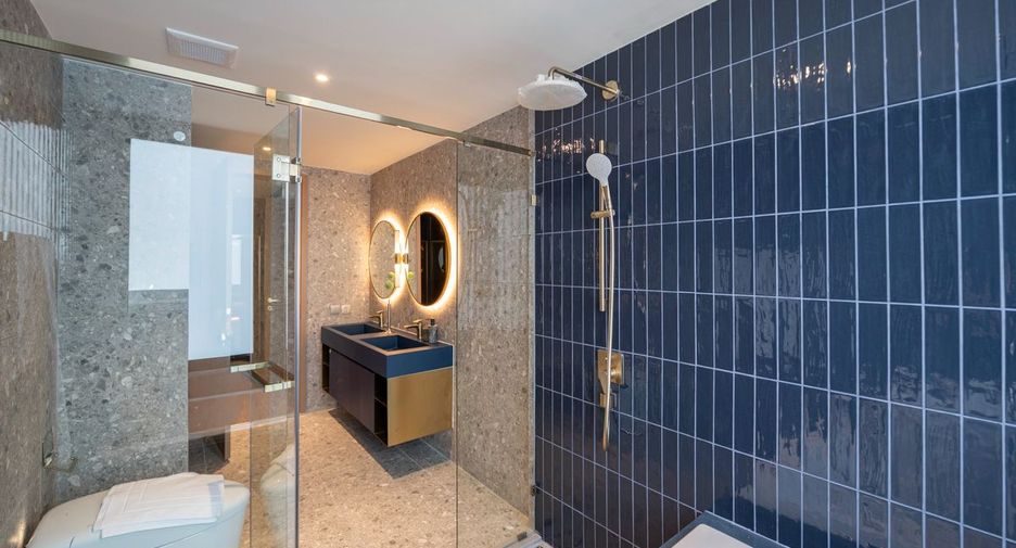 For rent 3 bedrooms condo in Khlong Toei, Bangkok