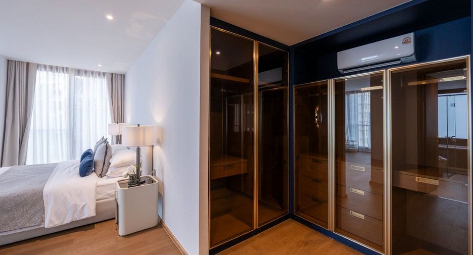 For rent 3 bedrooms condo in Khlong Toei, Bangkok