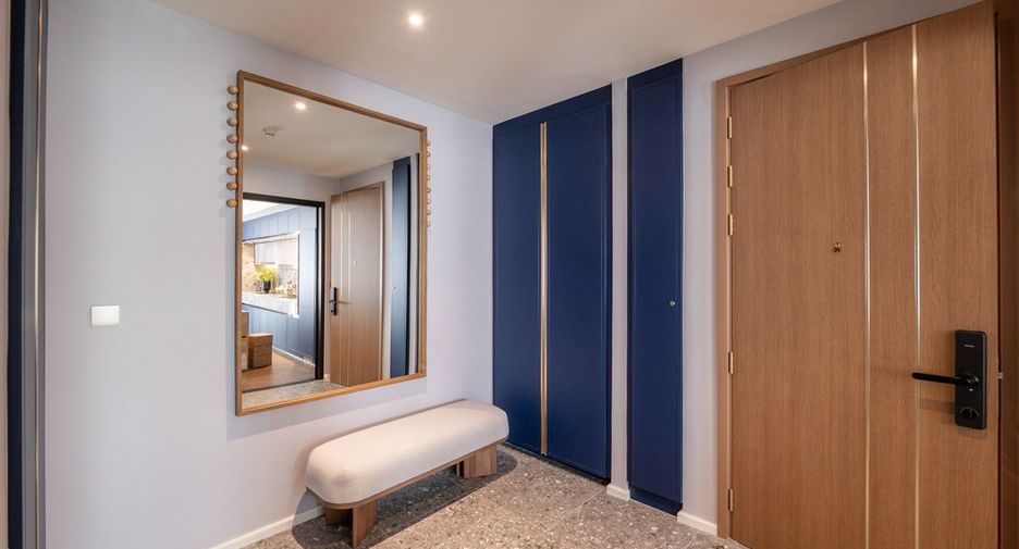 For rent 3 bedrooms condo in Khlong Toei, Bangkok