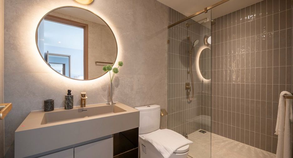For rent 3 bedrooms condo in Khlong Toei, Bangkok