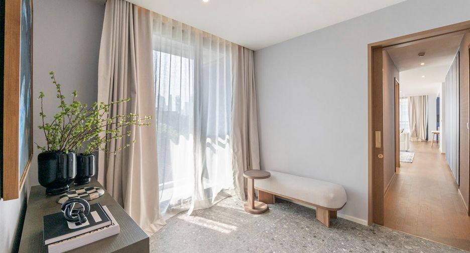 For rent 3 bedrooms condo in Khlong Toei, Bangkok