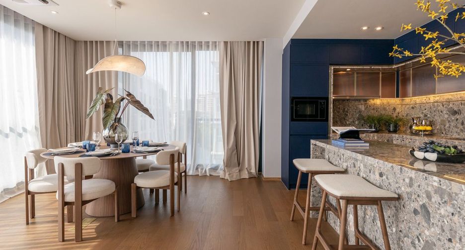 For rent 3 bedrooms condo in Khlong Toei, Bangkok