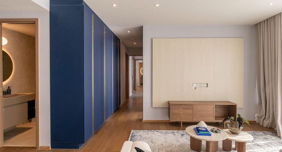 For rent 3 bedrooms condo in Khlong Toei, Bangkok