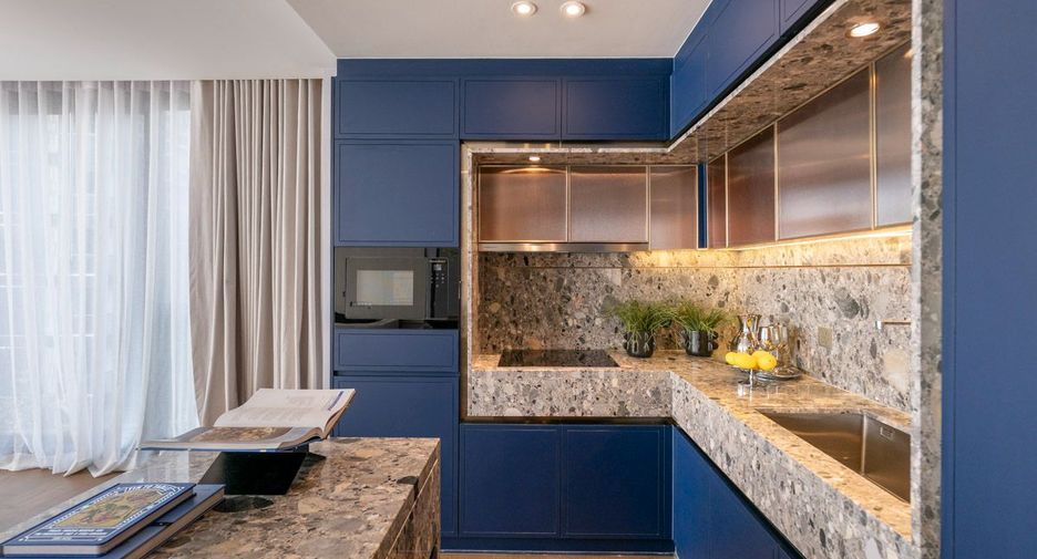 For rent 3 bedrooms condo in Khlong Toei, Bangkok