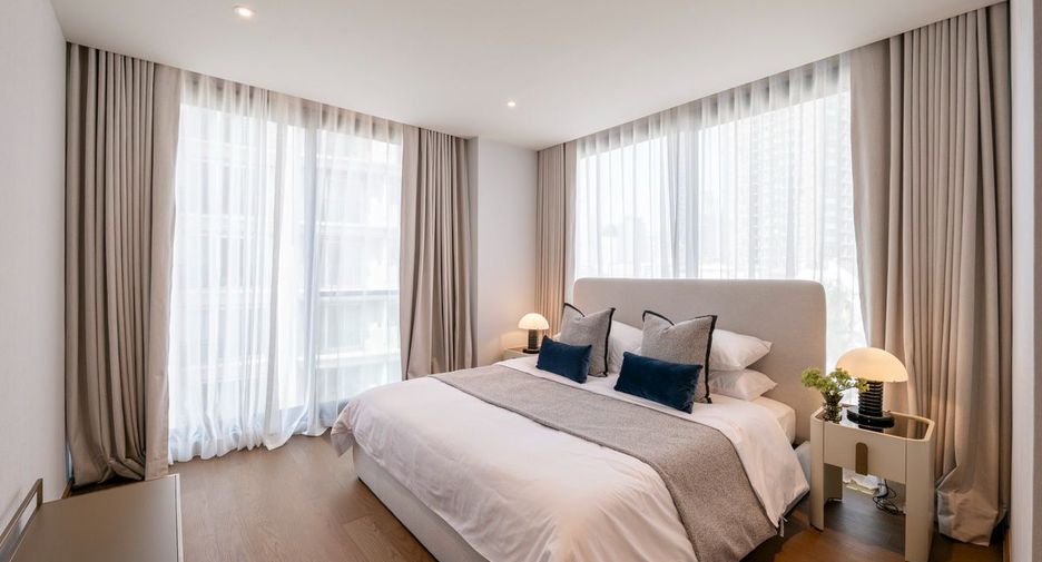 For rent 3 bedrooms condo in Khlong Toei, Bangkok