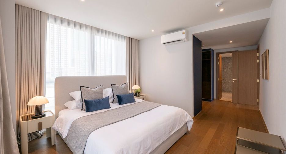 For rent 3 bedrooms condo in Khlong Toei, Bangkok