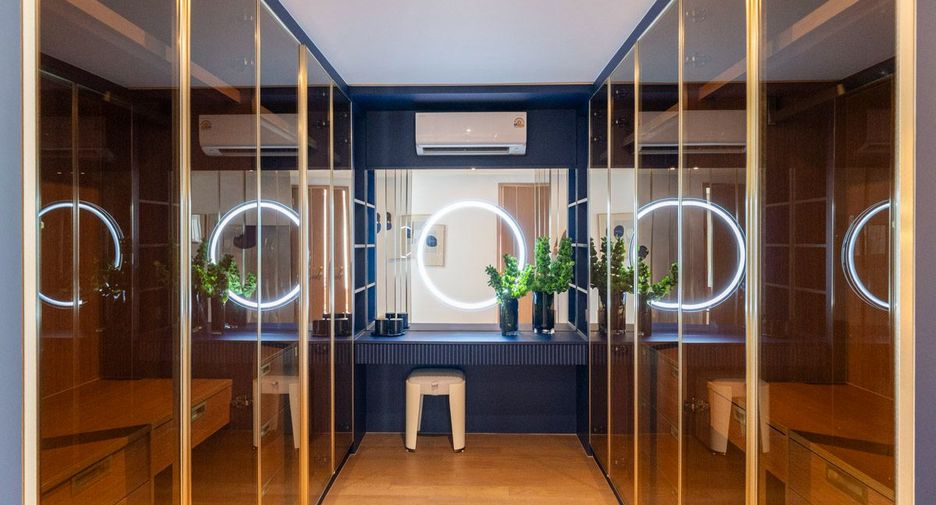 For rent 3 bedrooms condo in Khlong Toei, Bangkok