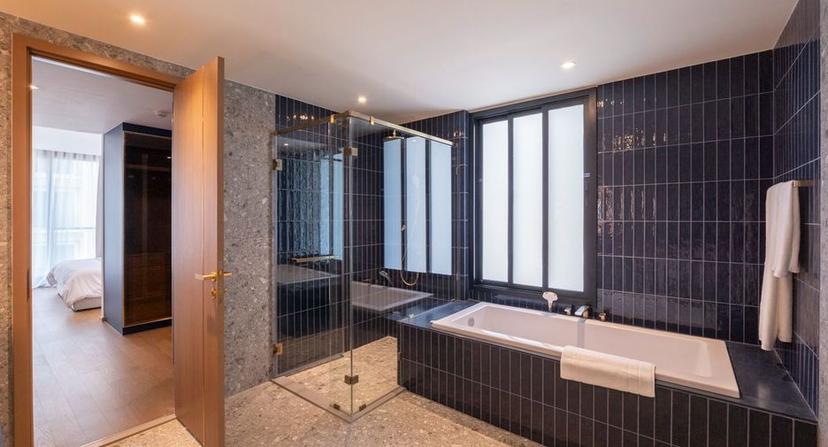 For rent 3 bedrooms condo in Khlong Toei, Bangkok