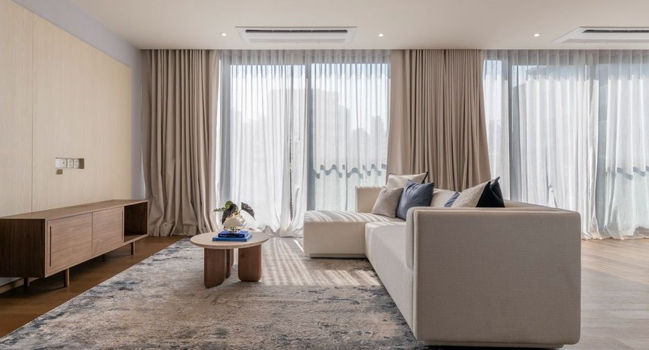 For rent 3 bedrooms condo in Khlong Toei, Bangkok