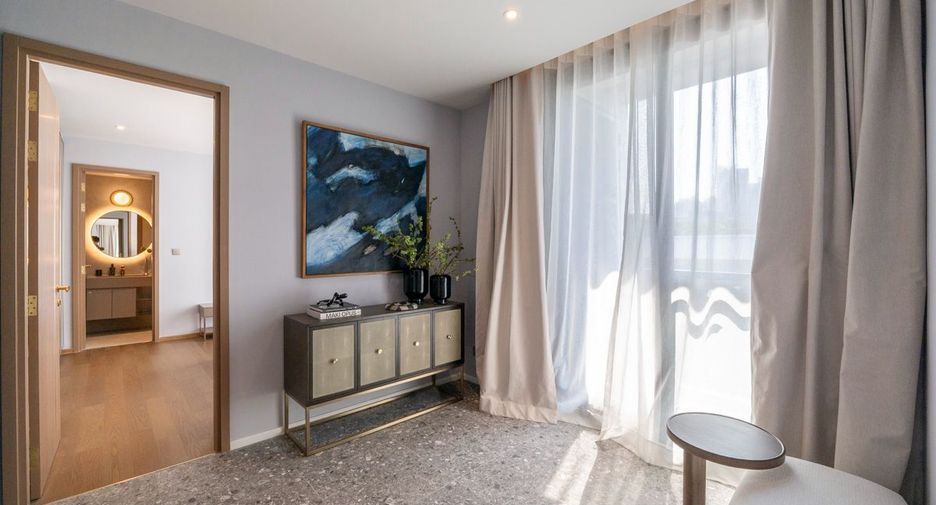 For rent 3 bedrooms condo in Khlong Toei, Bangkok