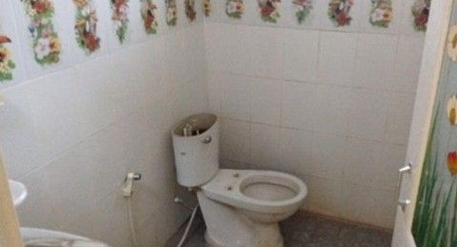 À vendre 1 chambre maison de ville à Ban Khai, Rayong