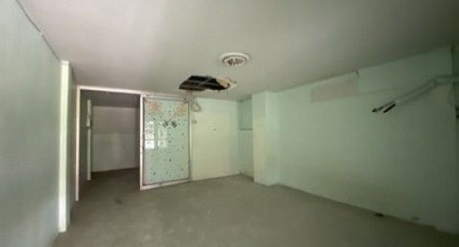 À vendre 1 chambre maison de ville à Ban Khai, Rayong