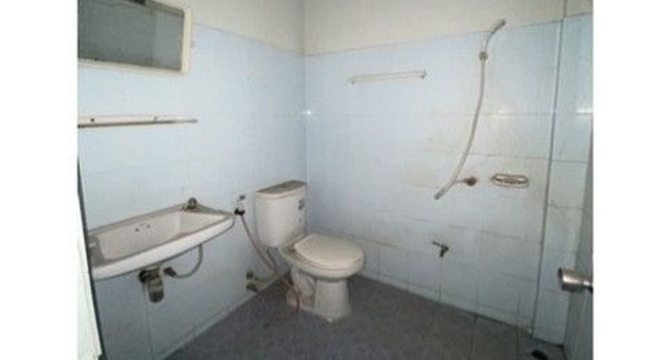 À vendre 1 chambre maison de ville à Ban Khai, Rayong