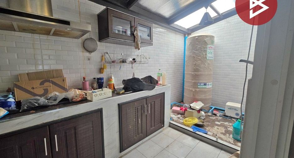 Reihenhaus zur Miete und zum Kauf mit 3 Zimmer in Mueang Samut Prakan, Samut Prakan