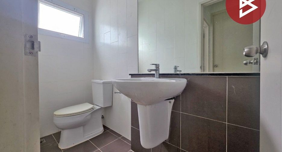 Reihenhaus zur Miete und zum Kauf mit 3 Zimmer in Mueang Samut Prakan, Samut Prakan