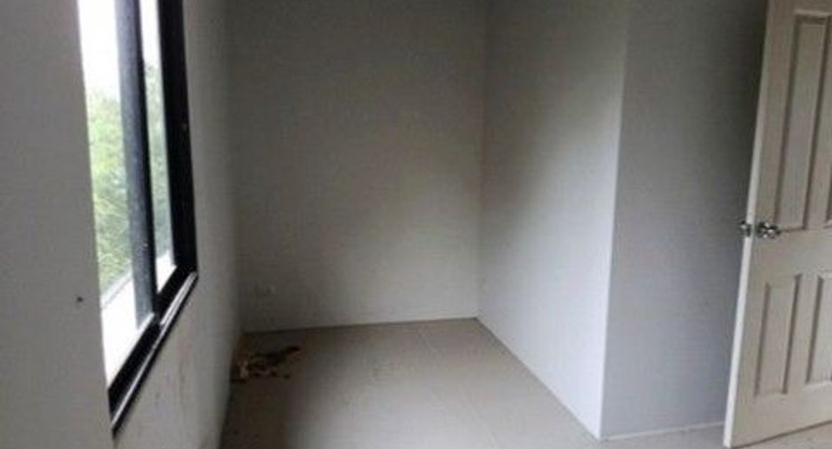 À vendre 1 chambre maison de ville à Ban Khai, Rayong