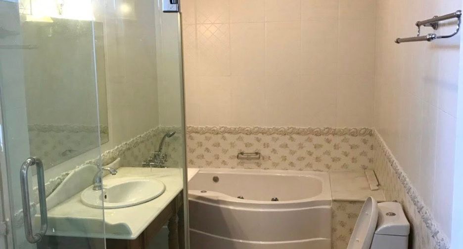 Casa en alquiler de 4 habitaciones en Mueang Samut Prakan, Samut Prakan