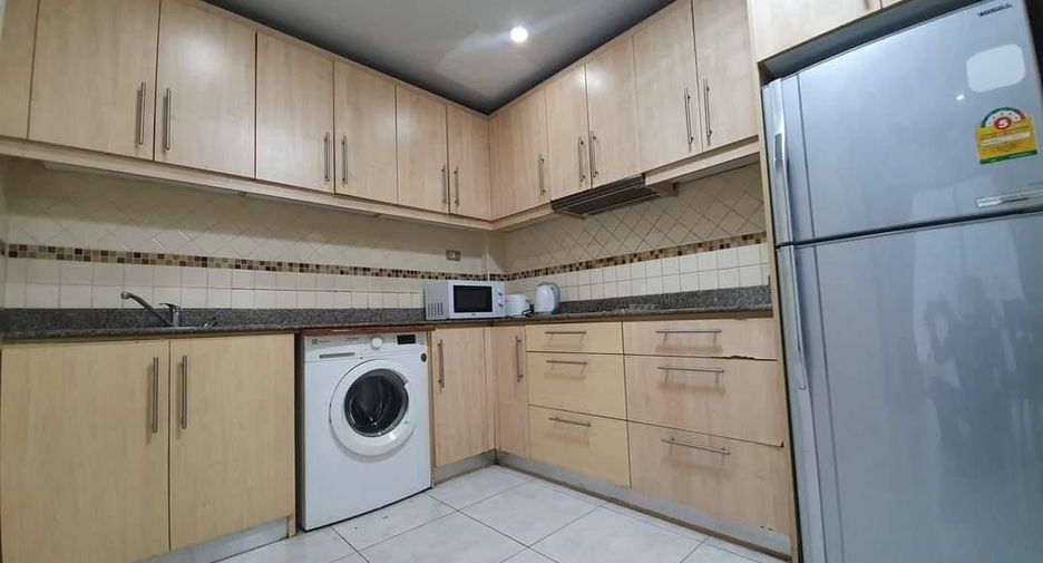 For rent 4 bedrooms townhouse in Pratumnak, Pattaya