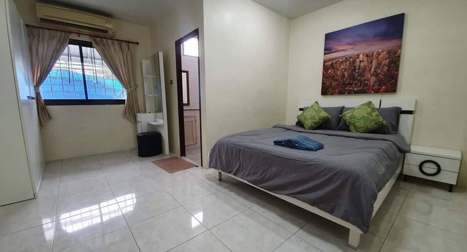 For rent 4 bedrooms townhouse in Pratumnak, Pattaya