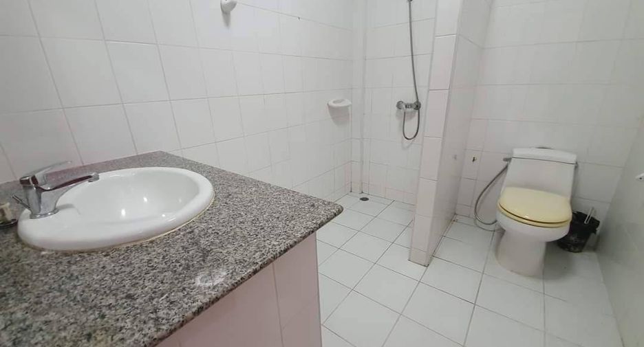 For rent 4 bedrooms townhouse in Pratumnak, Pattaya