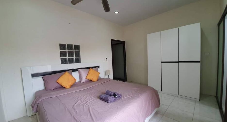 For rent 4 bedrooms townhouse in Pratumnak, Pattaya